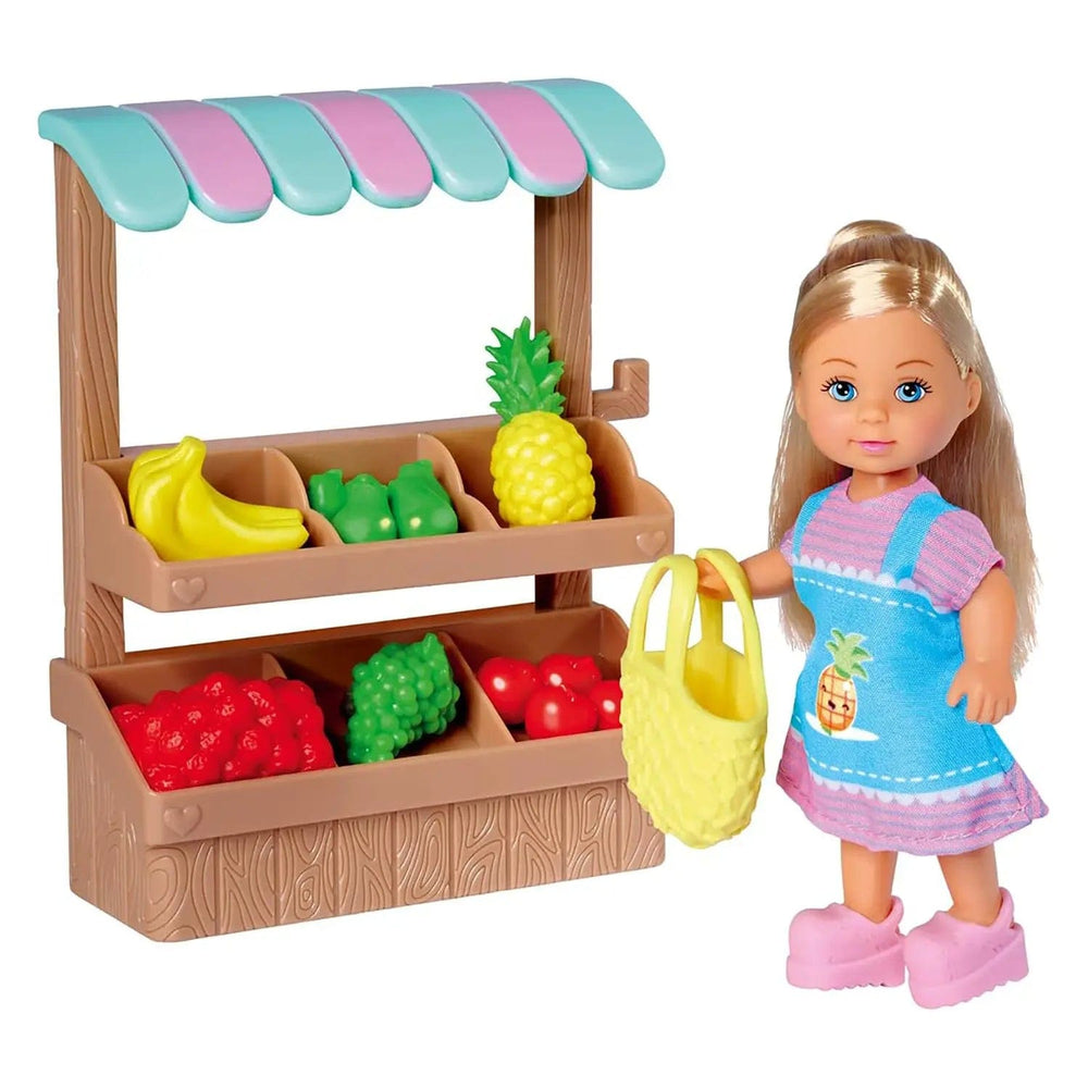 Evi Love doll wth shopping bag standing beside a fruit market stall